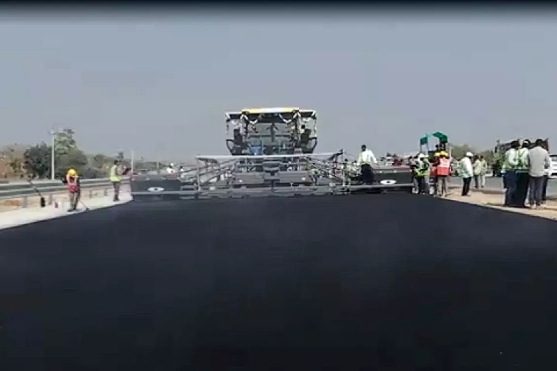 NHAI ने बेंगलुरु-विजयवाड़ा एक्सप्रेसवे के निर्माण में दो गिनीज वर्ल्ड रिकॉर्ड बनाए NHAI ने बेंगलुरु-विजयवाड़ा एक्सप्रेसवे के निर्माण में दो गिनीज वर्ल्ड रिकॉर्ड बनाए