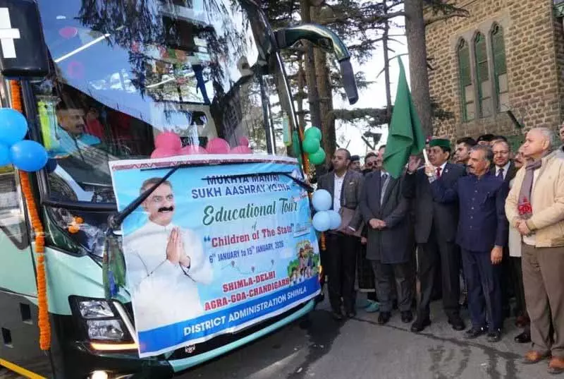 Himachal: राज्य के 52 बच्चों ने 4 शहरों का एक्सपोज़र टूर शुरू किया Himachal: राज्य के 52 बच्चों ने 4 शहरों का एक्सपोज़र टूर शुरू किया