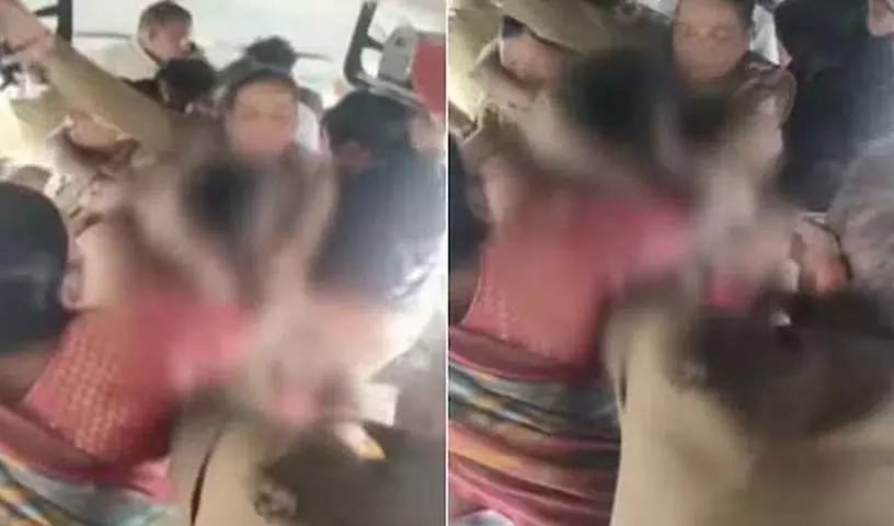 हुबली में पुलिस ने BJP कार्यकर्ता पर कथित तौर पर हमला किया और हिरासत में लिया हुबली में पुलिस ने BJP कार्यकर्ता पर कथित तौर पर हमला किया और हिरासत में लिया