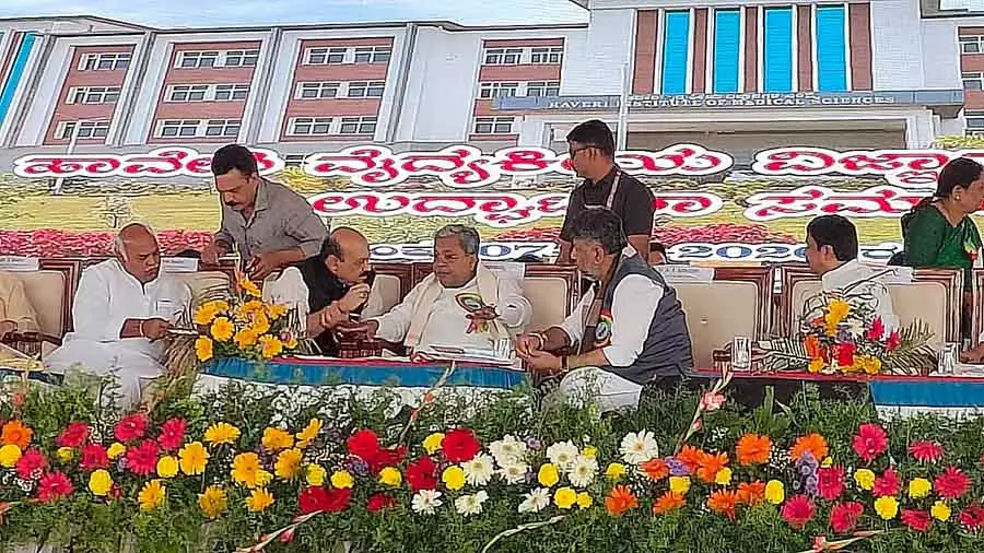 मुझे एक सुपर स्पेशियलिटी अस्पताल दीजिए: Bommai मुझे एक सुपर स्पेशियलिटी अस्पताल दीजिए: Bommai