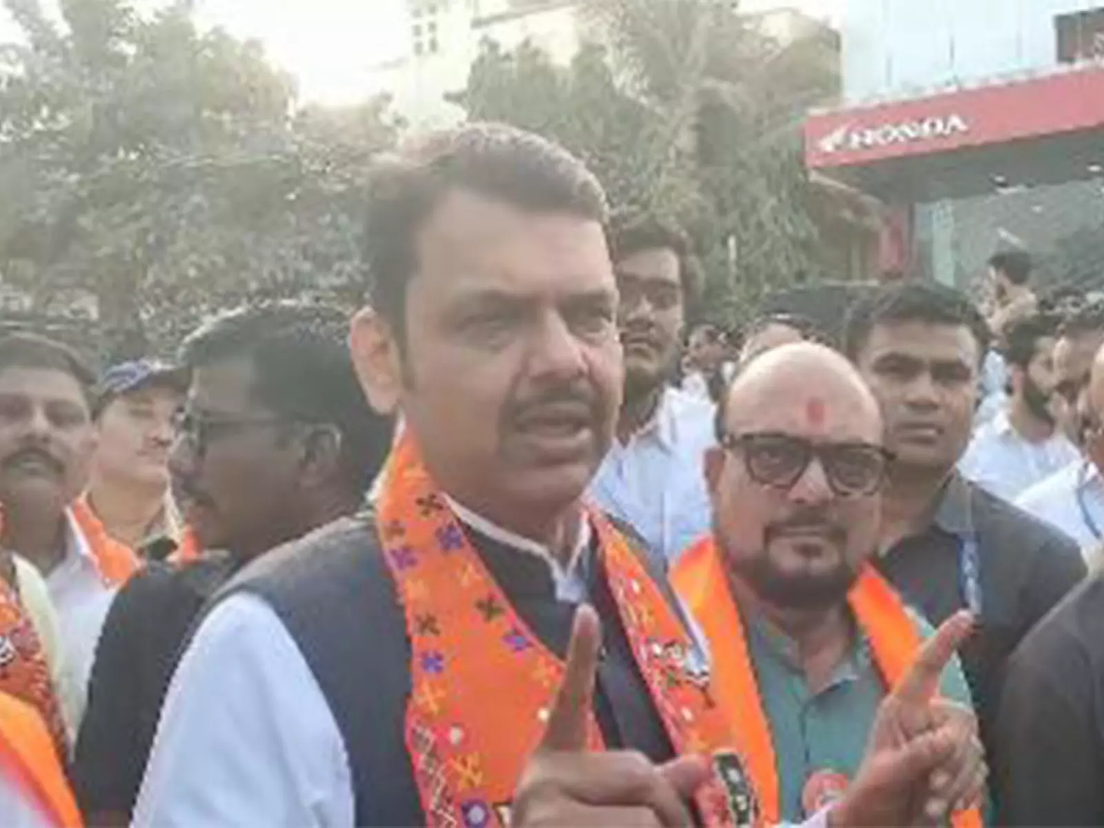 Fadnavis ने जलगांव रैली में बागियों को चेताया Fadnavis ने जलगांव रैली में बागियों को चेताया