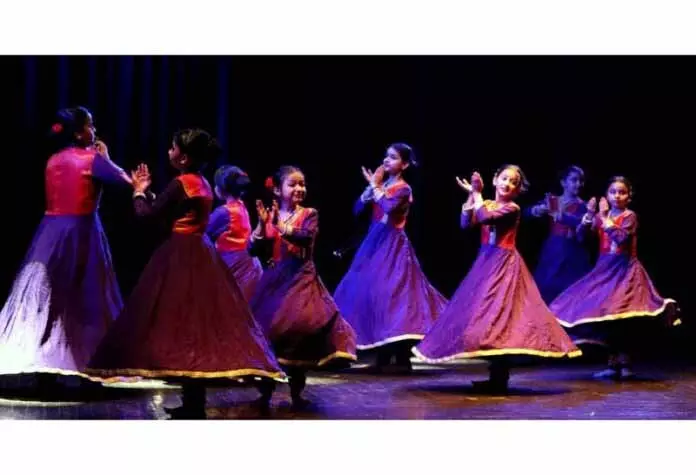 नृत्यांजलि ने पेश किया अपना सालाना प्रोडक्शन ‘Raas Rang’ नृत्यांजलि ने पेश किया अपना सालाना प्रोडक्शन ‘Raas Rang’