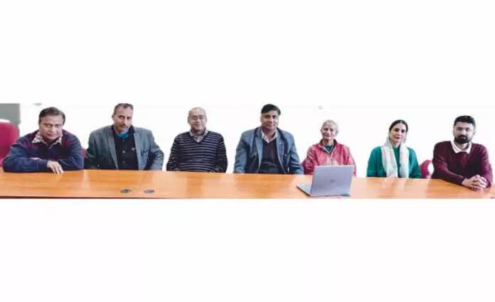SMVDU में “मैटेरियल साइंस और इसके अनुप्रयोग” पर ऑनलाइन रिफ्रेशर कोर्स आयोजित SMVDU में “मैटेरियल साइंस और इसके अनुप्रयोग” पर ऑनलाइन रिफ्रेशर कोर्स आयोजित