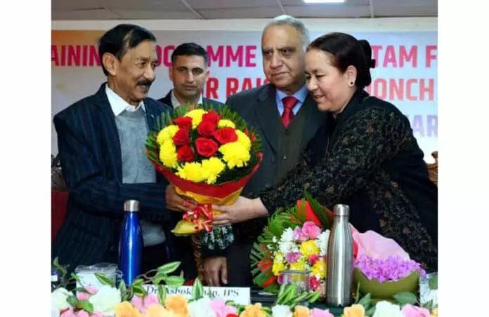 J&K MPARD, DARPG, DOPG ने बीजीएसबीयू में शिकायत निवारण के लिए सेवोत्तम पर प्रशिक्षण दिया J&K MPARD, DARPG, DOPG ने बीजीएसबीयू में शिकायत निवारण के लिए सेवोत्तम पर प्रशिक्षण दिया