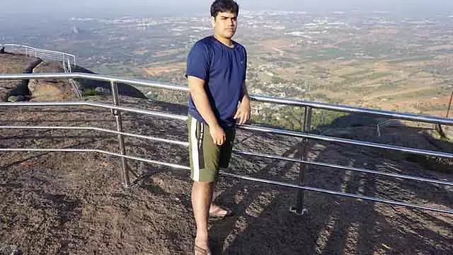 Bengaluru: यूरोप से इंजीनियरिंग की डिग्री पूरी करने वाले युवक की फर्श से गिरकर मौत हो गई Bengaluru: यूरोप से इंजीनियरिंग की डिग्री पूरी करने वाले युवक की फर्श से गिरकर मौत हो गई