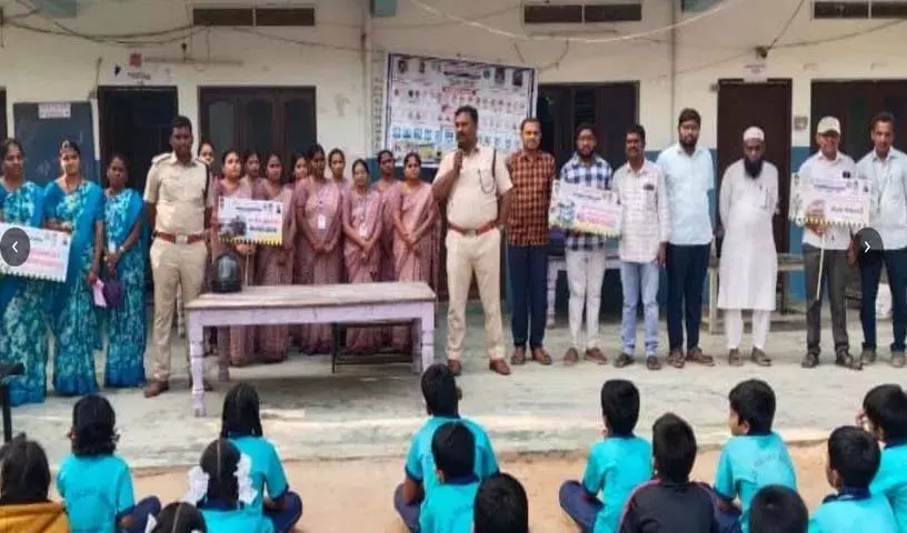 Kodad वाहन निरीक्षण अधिकारी जिलानी ने नाबालिगों के वाहन चलाने पर कानूनी कार्रवाई की चेतावनी दी Kodad वाहन निरीक्षण अधिकारी जिलानी ने नाबालिगों के वाहन चलाने पर कानूनी कार्रवाई की चेतावनी दी