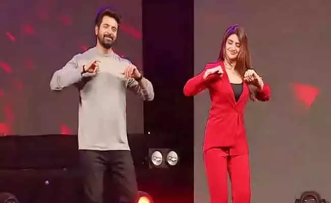 जब श्रीलीला का डांस देख शिवा कार्तिकेयन ने चेक किया YouTube का स्पीड मोड जब श्रीलीला का डांस देख शिवा कार्तिकेयन ने चेक किया YouTube का स्पीड मोड