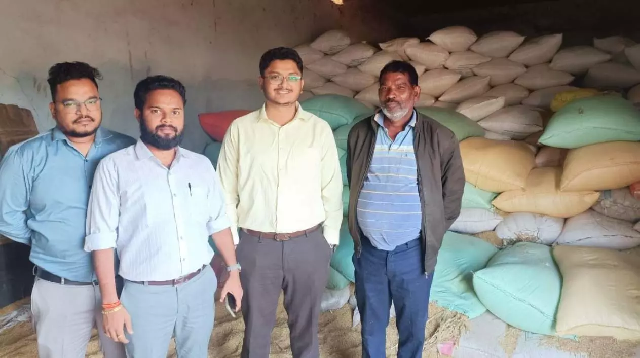 CG: अवैध धान भंडारण पर बड़ी कार्रवाई, 1350 कट्टा धान जब्त CG: अवैध धान भंडारण पर बड़ी कार्रवाई, 1350 कट्टा धान जब्त