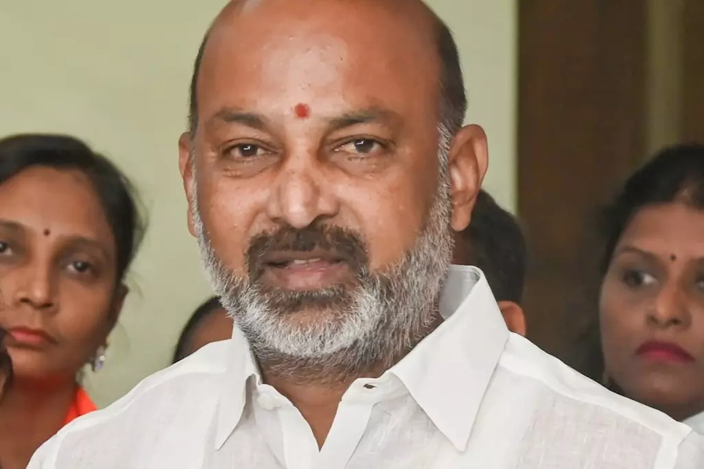 उर्दू यूनिवर्सिटी को दिया गया नोटिस ‘अस्वीकार्य’: राज्य मंत्री बंदी संजय उर्दू यूनिवर्सिटी को दिया गया नोटिस ‘अस्वीकार्य’: राज्य मंत्री बंदी संजय