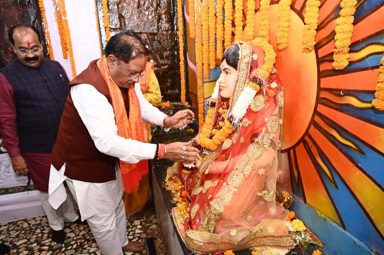 भक्तिन माता जयंती पर CM साय ने राजिम मंदिर में की पूजा-अर्चना भक्तिन माता जयंती पर CM साय ने राजिम मंदिर में की पूजा-अर्चना