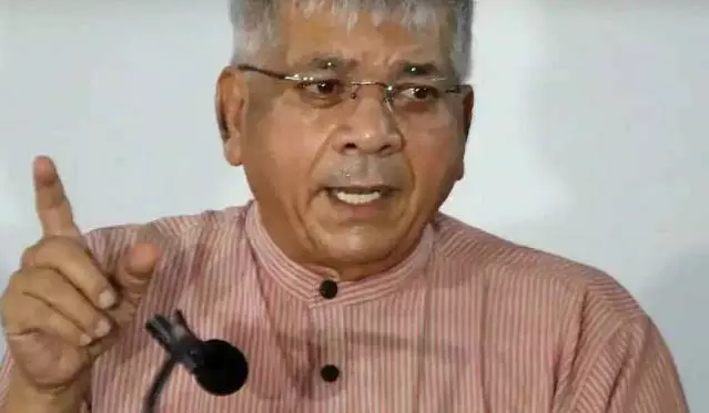 Adv. Prakash Ambedkar ने रूलिंग पार्टी पर विपक्षी एकता को रोकने का आरोप लगाया Adv. Prakash Ambedkar ने रूलिंग पार्टी पर विपक्षी एकता को रोकने का आरोप लगाया