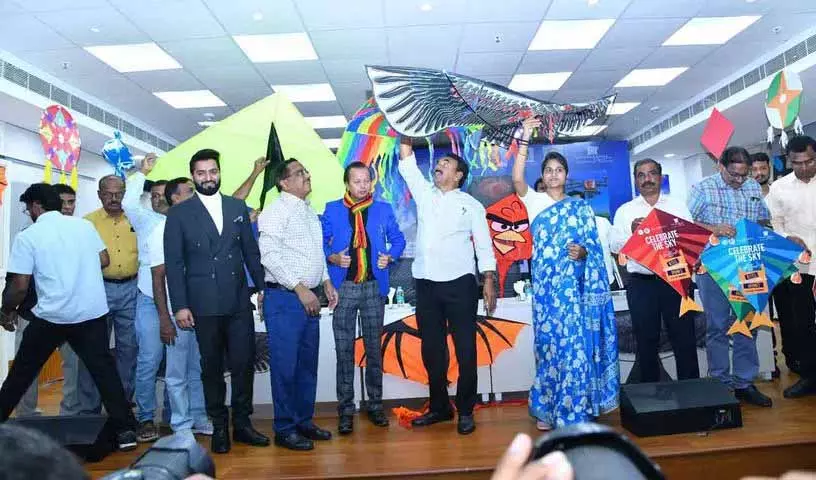 Hyderabad इंटरनेशनल काइट फेस्टिवल में 35 फीट ऊंची हनुमान पतंग उड़ाएगी Hyderabad इंटरनेशनल काइट फेस्टिवल में 35 फीट ऊंची हनुमान पतंग उड़ाएगी