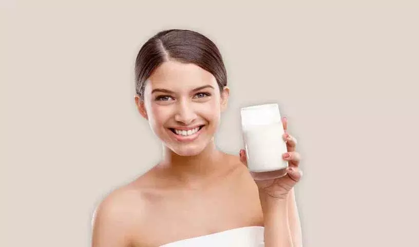 कच्चा दूध Skin और बालों के लिए बहुत अच्छा होता है, जानें कैसे इस्तेमाल करें कच्चा दूध Skin और बालों के लिए बहुत अच्छा होता है, जानें कैसे इस्तेमाल करें