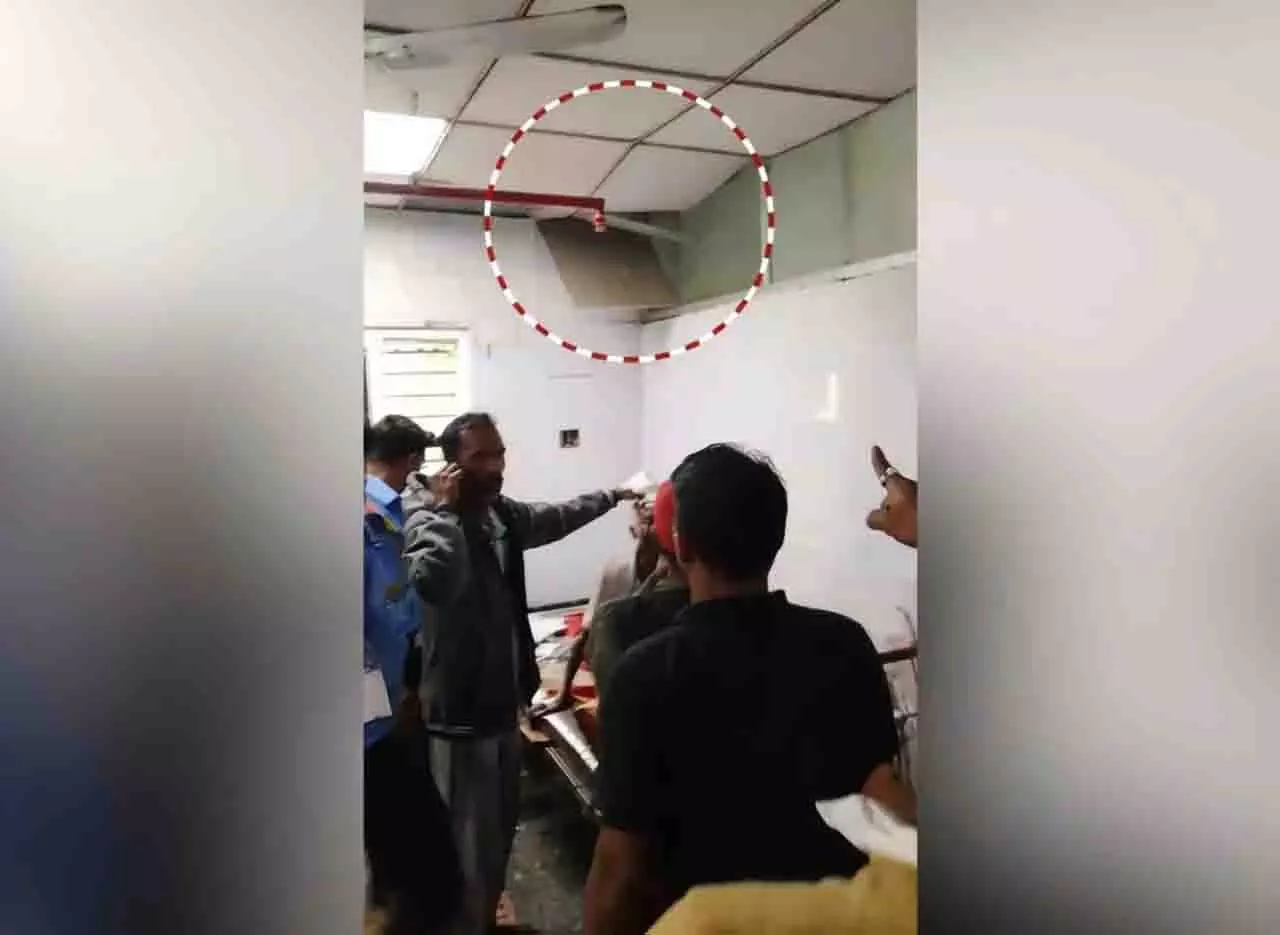 SCB अस्पताल में चौंकाने वाली घटना, बुजुर्ग मरीज़ घायल SCB अस्पताल में चौंकाने वाली घटना, बुजुर्ग मरीज़ घायल