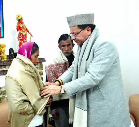 मुख्यमंत्री पुष्कर सिंह धामी ने अंकिता भंडारी के माता-पिता से की मुलाकात मुख्यमंत्री पुष्कर सिंह धामी ने अंकिता भंडारी के माता-पिता से की मुलाकात