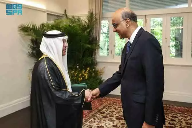 Singapore प्रेसिडेंट को सऊदी एम्बेसडर ने सौंपे क्रेडेंशियल्स, बढ़ेगा द्विपक्षीय सहयोग Singapore प्रेसिडेंट को सऊदी एम्बेसडर ने सौंपे क्रेडेंशियल्स, बढ़ेगा द्विपक्षीय सहयोग