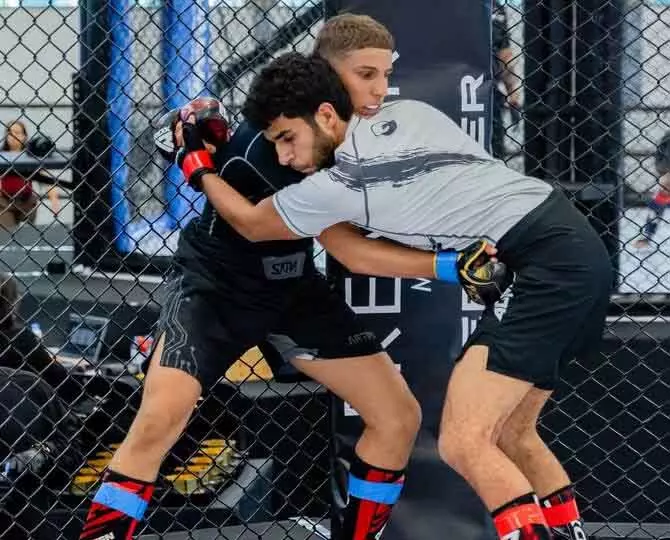 अल-ऐन में धमाका: UAE नेशनल MMA चैंपियनशिप का पहला राउंड शुरू अल-ऐन में धमाका: UAE नेशनल MMA चैंपियनशिप का पहला राउंड शुरू