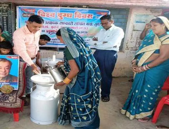 श्वेत क्रांति का उभरता मॉडल जिला: दुग्ध व्यवसाय से ग्रामीण समृद्धि की नई कहानी श्वेत क्रांति का उभरता मॉडल जिला: दुग्ध व्यवसाय से ग्रामीण समृद्धि की नई कहानी