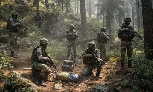 Jammu-Kashmir: आतंकी साजिश नाकाम, तलाशी अभियान के दौरान विस्फोटक सामग्री बरामद Jammu-Kashmir: आतंकी साजिश नाकाम, तलाशी अभियान के दौरान विस्फोटक सामग्री बरामद