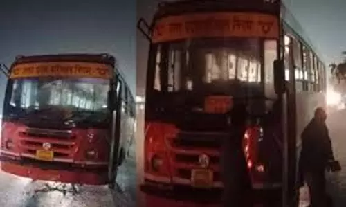 Up News:  रोडवेज बस की इंजन में आग,यात्रियों ने खुद को ऐसे बचाया