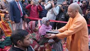 बेघरों को ठंड से बचाने के लिए सरकार इमरजेंसी लेवल के कदम उठा रही है : CM Yogi