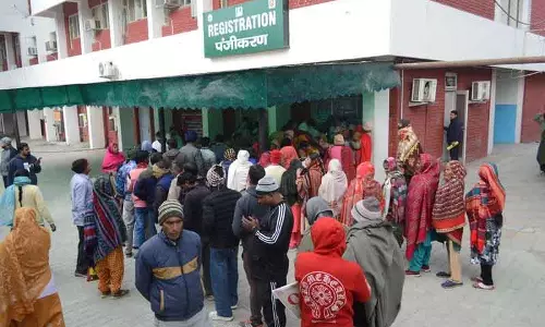 Karnal सिविल अस्पताल में ई-उपचार पोर्टल में तकनीकी खराबी, अफरा-तफरी Karnal सिविल अस्पताल में ई-उपचार पोर्टल में तकनीकी खराबी, अफरा-तफरी