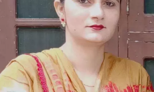 Haryana: फतेहाबाद गांव में महिला सरपंच ने छात्राओं के लिए चलाई फ्री बस सर्विस Haryana: फतेहाबाद गांव में महिला सरपंच ने छात्राओं के लिए चलाई फ्री बस सर्विस