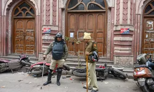 दिल्ली पुलिस ने तुर्कमान गेट पत्थरबाजी मामले में 30 लोगों की पहचान की, सपा सांसद से होगी पूछताछ