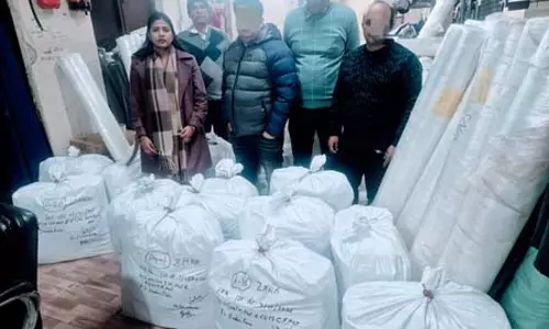 पुलिस ने अवैध गारमेंट यूनिट का भंडाफोड़ किया, नकली ब्रांडेड कपड़े जब्त
