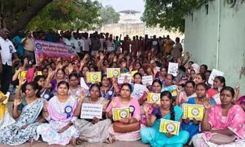काम पर वापस नहीं लौटे तो सैलरी नहीं मिलेगी: Government ने सेकेंडरी स्कूल के टीचरों को चेतावनी दी काम पर वापस नहीं लौटे तो सैलरी नहीं मिलेगी: Government ने सेकेंडरी स्कूल के टीचरों को चेतावनी दी