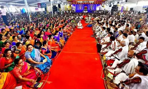 Pancharatna आराधना महोत्सव में पंचरत्न कीर्तन: एक हजार से ज़्यादा संगीतकारों ने हिस्सा लिया Pancharatna आराधना महोत्सव में पंचरत्न कीर्तन: एक हजार से ज़्यादा संगीतकारों ने हिस्सा लिया