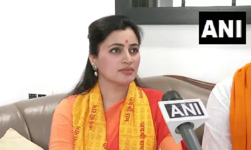पूर्व MP और BJP नेता नवनीत राणा जाली जाति प्रमाण पत्र मामले में बरी; पिता का ट्रायल जारी