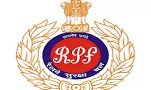 RPF ने नांदेड़ डिवीजन में यात्रियों को 25.65 लाख का कीमती सामान लौटाया RPF ने नांदेड़ डिवीजन में यात्रियों को 25.65 लाख का कीमती सामान लौटाया