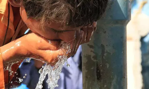 Indore : कृष्णबाग इलाके में दूषित पानी के कारण एक ही परिवार के चार बच्चे बीमार पड़े, 2 अस्पताल में भर्ती Indore : कृष्णबाग इलाके में दूषित पानी के कारण एक ही परिवार के चार बच्चे बीमार पड़े, 2 अस्पताल में भर्ती