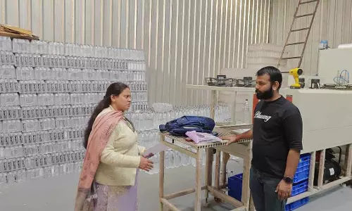 Indore : प्रशासन ने 7000 लीटर ‘असुरक्षित’ पैकेज्ड पेयजल सील किया Indore : प्रशासन ने 7000 लीटर ‘असुरक्षित’ पैकेज्ड पेयजल सील किया