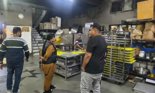 गुजराती मिष्ठान भंडार में एसटीपी नहीं मिलने पर 5 हजार का जुर्माना लगा गुजराती मिष्ठान भंडार में एसटीपी नहीं मिलने पर 5 हजार का जुर्माना लगा