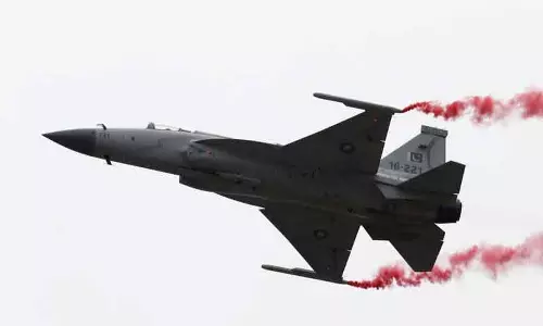 Pakistan ने बांग्लादेश को JF-17 फाइटर जेट और डिफेंस समझौते की बिक्री पर बातचीत की पुष्टि की Pakistan ने बांग्लादेश को JF-17 फाइटर जेट और डिफेंस समझौते की बिक्री पर बातचीत की पुष्टि की