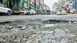 Sewage, गड्ढों वाली सड़कों से साउथ सिटी 1 के निवासी परेशान