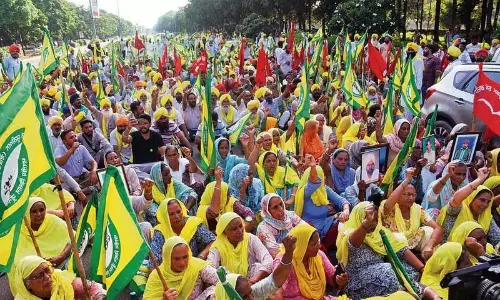 Punjab: किसानों ने प्रस्तावित नहर के खिलाफ विरोध प्रदर्शन किया Punjab: किसानों ने प्रस्तावित नहर के खिलाफ विरोध प्रदर्शन किया