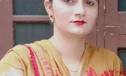 Haryana : फतेहाबाद गांव में महिला सरपंच ने छात्राओं के लिए चलाई फ्री बस सर्विस Haryana : फतेहाबाद गांव में महिला सरपंच ने छात्राओं के लिए चलाई फ्री बस सर्विस