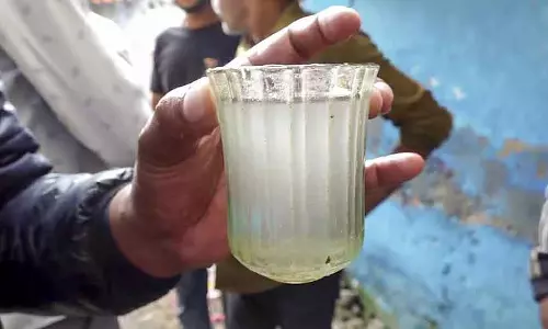 Greater Noida में दूषित पानी पीने से कई लोग बीमार पड़े Greater Noida में दूषित पानी पीने से कई लोग बीमार पड़े
