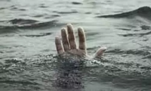 Lucknow: युवक और युवती का उतराता शव, इलाके में डर का माहौल