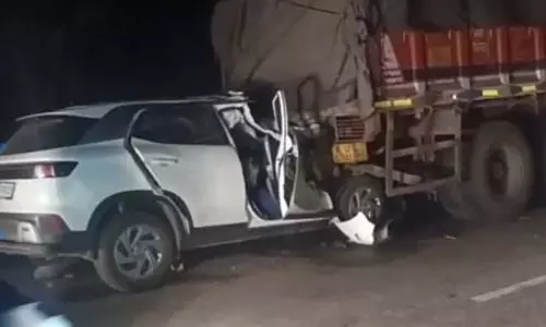 सड़क हादसे में चर्च के पादरी समेत दो की मौत, एक गंभीर सड़क हादसे में चर्च के पादरी समेत दो की मौत, एक गंभीर