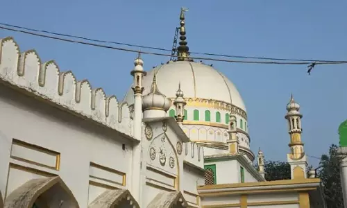 Sambhal: कब्रिस्तान में बन रहे अवैध धार्मिक स्थल पर कार्रवाई का नोटिस Sambhal: कब्रिस्तान में बन रहे अवैध धार्मिक स्थल पर कार्रवाई का नोटिस