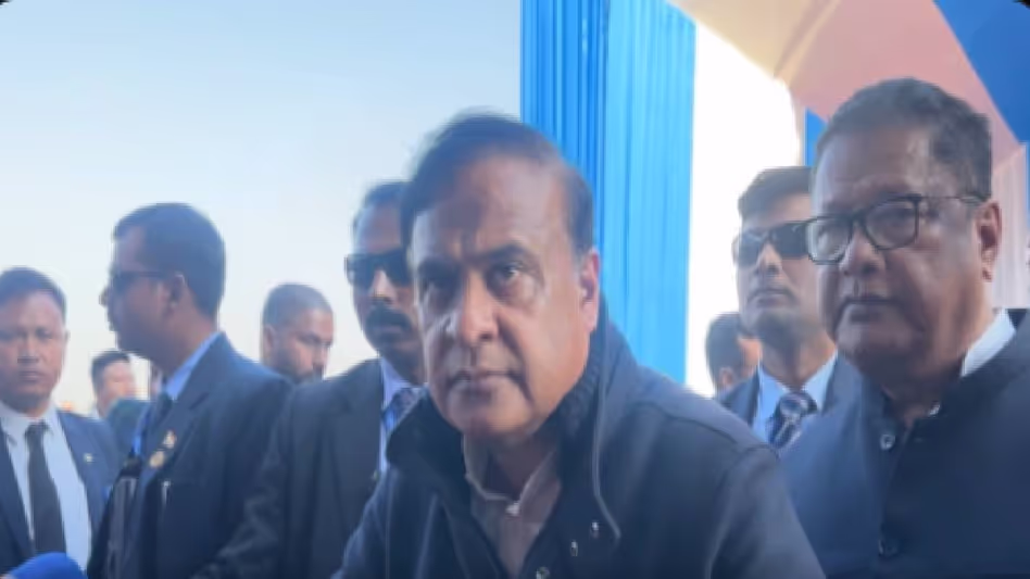 बांग्लादेश में हिंदुओं पर बढ़ते हमलों से असम पर असर पड़ सकता है CM सरमा बांग्लादेश में हिंदुओं पर बढ़ते हमलों से असम पर असर पड़ सकता है CM सरमा
