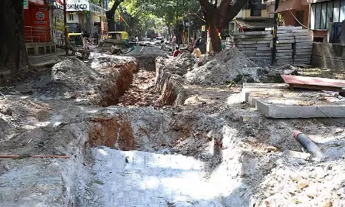 Malleswaram में अधूरा सड़क निर्माण कार्य: यातायात बाधित Malleswaram में अधूरा सड़क निर्माण कार्य: यातायात बाधित
