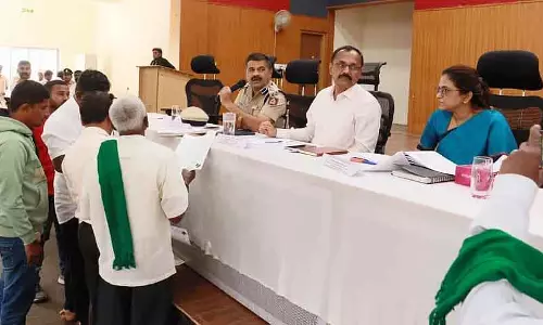 माइन डस्ट से न सिर्फ फसलें, बल्कि हमारी रोजी-रोटी भी बर्बाद हो रही है: Farmers माइन डस्ट से न सिर्फ फसलें, बल्कि हमारी रोजी-रोटी भी बर्बाद हो रही है: Farmers