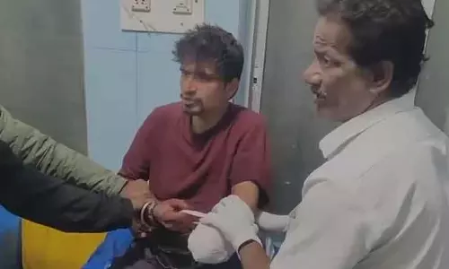 मारिजुआना के नशे में ट्रैक पर लेटा युवक: ट्रेन की चपेट में आने से हाथ कटा