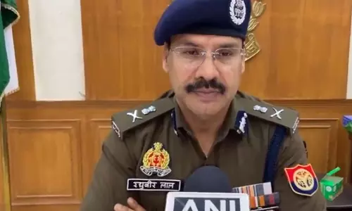 Kanpur Police ने नाबालिग से बलात्कार के मामले में संदिग्ध को गिरफ्तार किया, सब-इंस्पेक्टर फरार Kanpur Police ने नाबालिग से बलात्कार के मामले में संदिग्ध को गिरफ्तार किया, सब-इंस्पेक्टर फरार