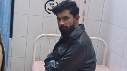 Bareilly: मुकदमे के बाद तौकीर के बेटे की देर रात घर वापसी Bareilly: मुकदमे के बाद तौकीर के बेटे की देर रात घर वापसी